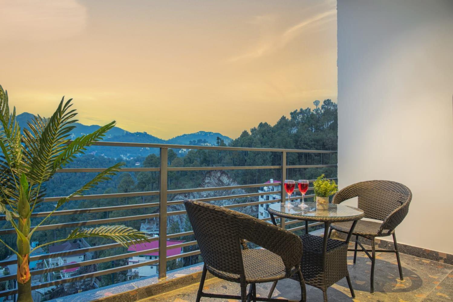 Host Jatin Mountain Crest Kasauli 7Oi827O7O3 Apartment Exterior photo